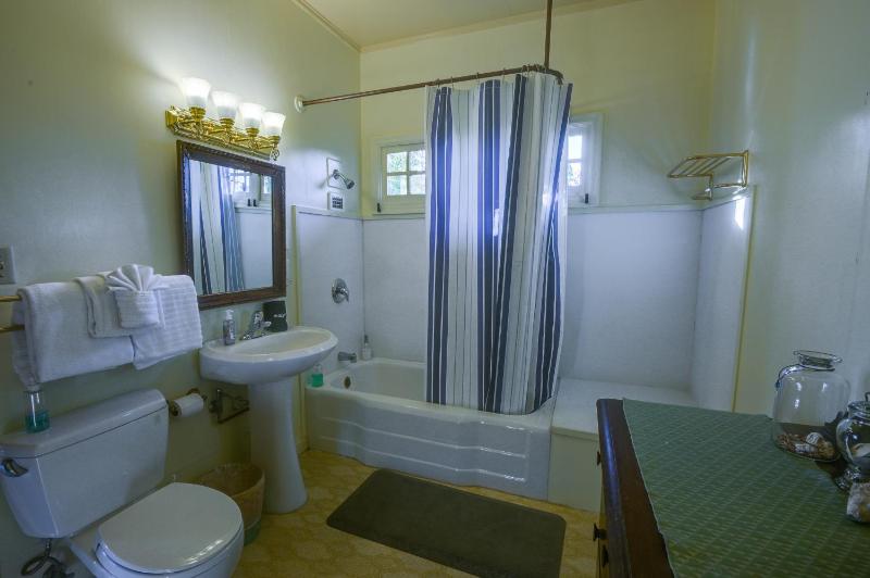 Deluxe Double Room (2 Adults + 1 Child) image 3