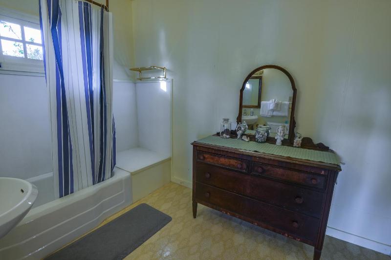 Deluxe Double Room (2 Adults + 1 Child) image 2