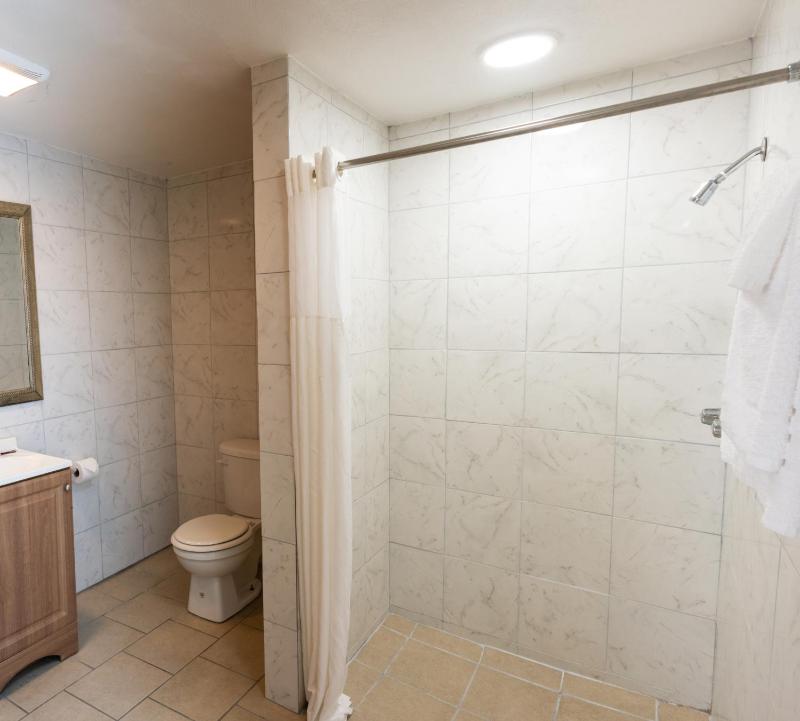 Quadruple Room image 3