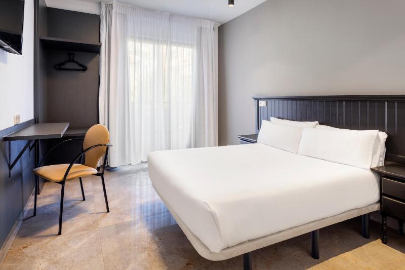 Double Room image 1