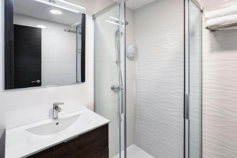 Single Room image 3