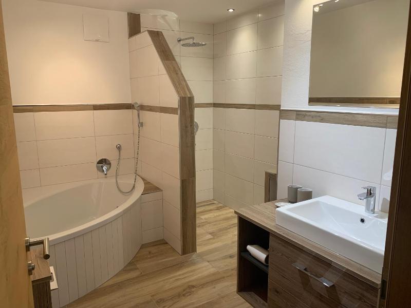 One-Bedroom Apartment image 2