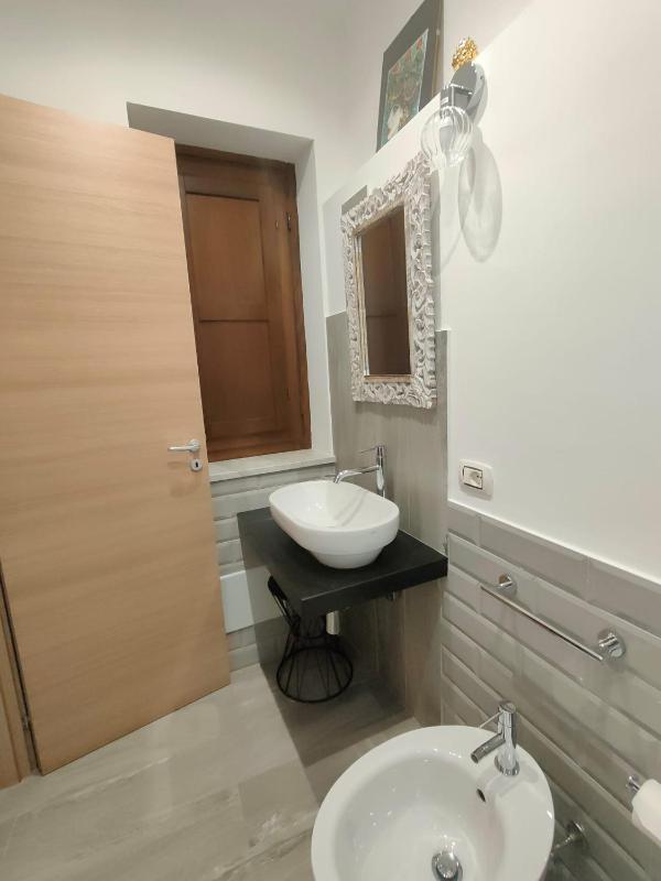 Double Room with Balcony image 3