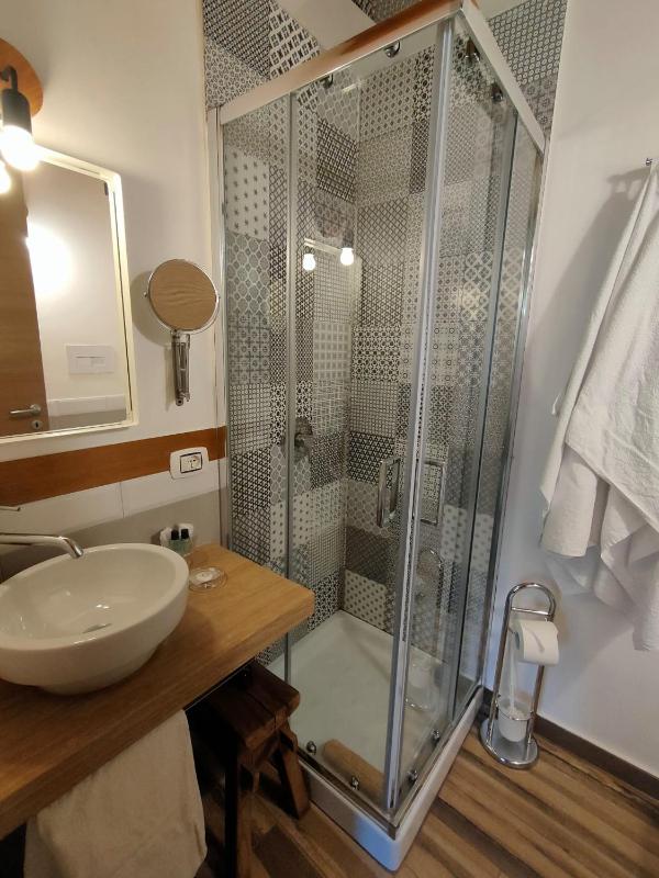Double Room image 3