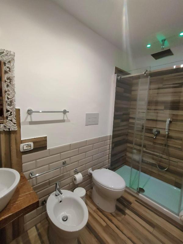 Double Room with Balcony image 2