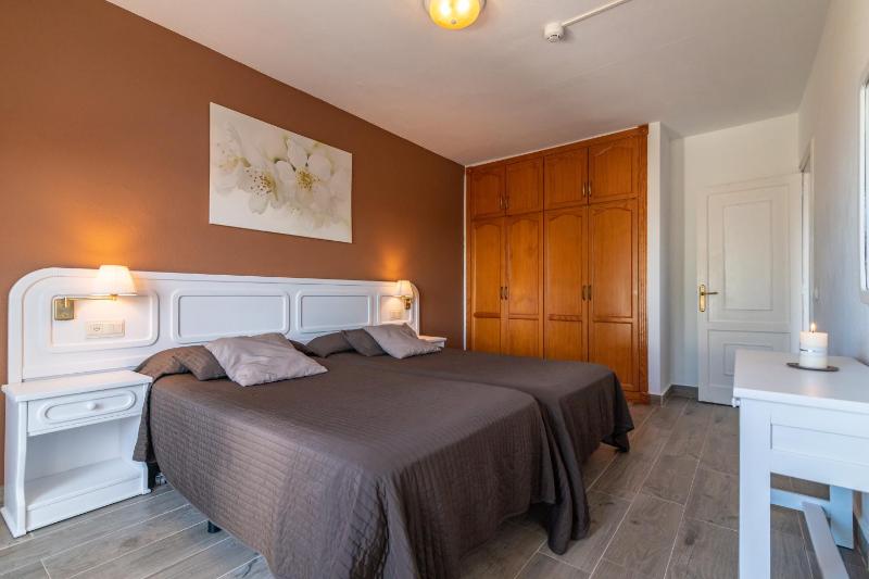 Superior One-Bedroom Apartment (1 - 3 Adults) image 4