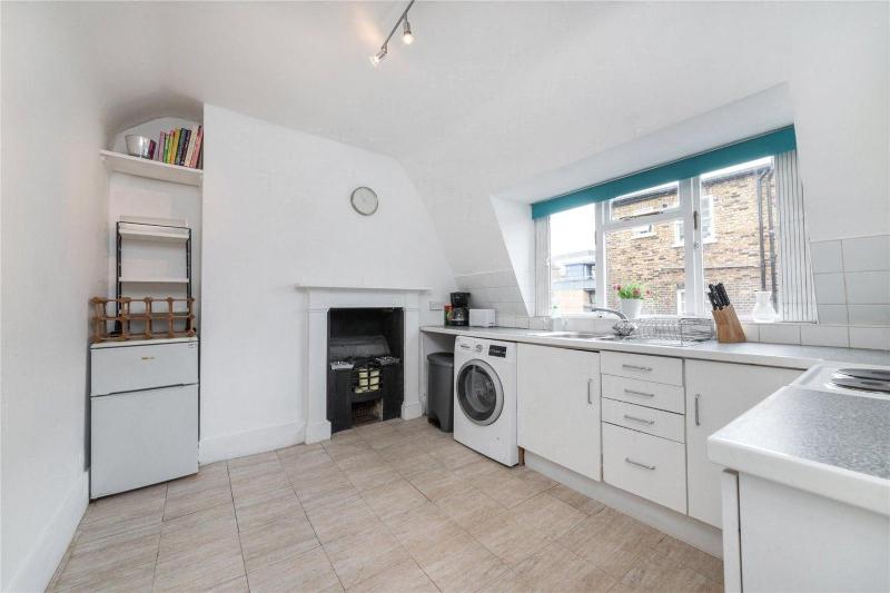 One-Bedroom Apartment image 4