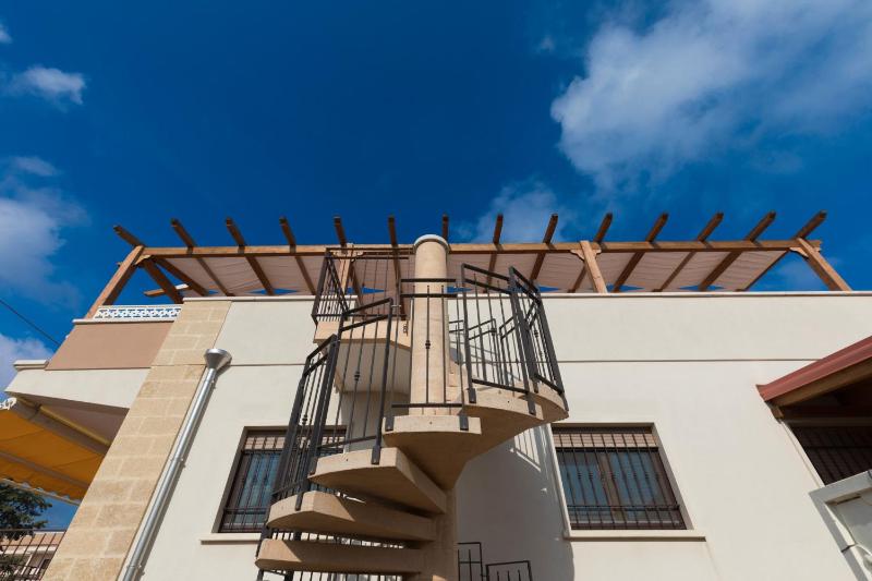 One-Bedroom Apartment image 1