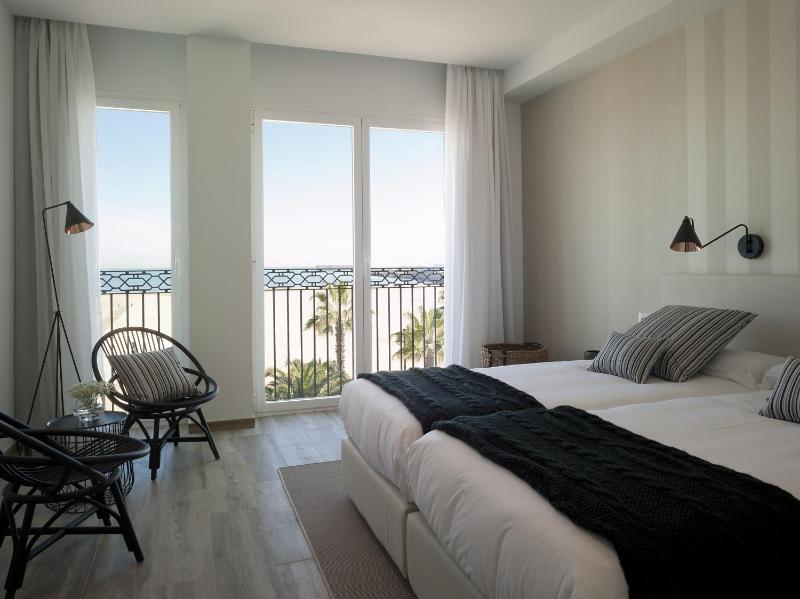 Double Room with Sea View image 1