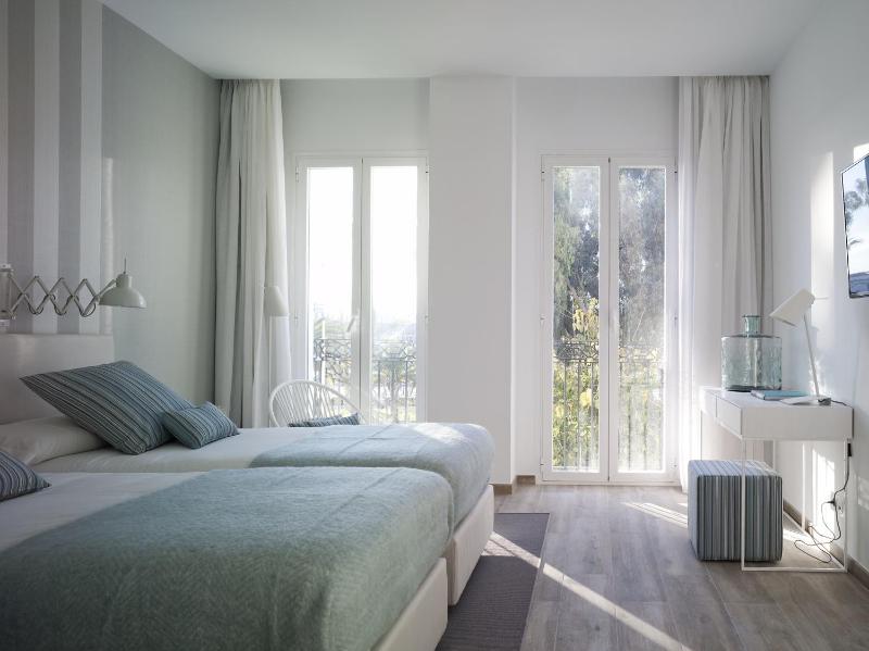 Superior Double Room with City View image 1