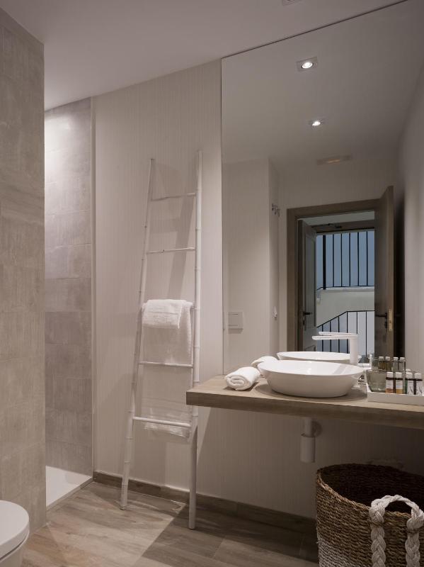 Superior Double Room with City View image 4