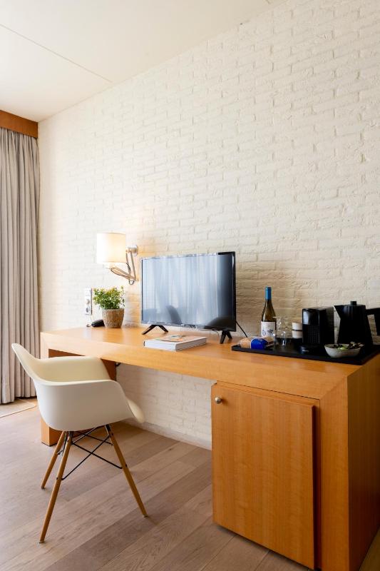 Double Room with Land View image 4