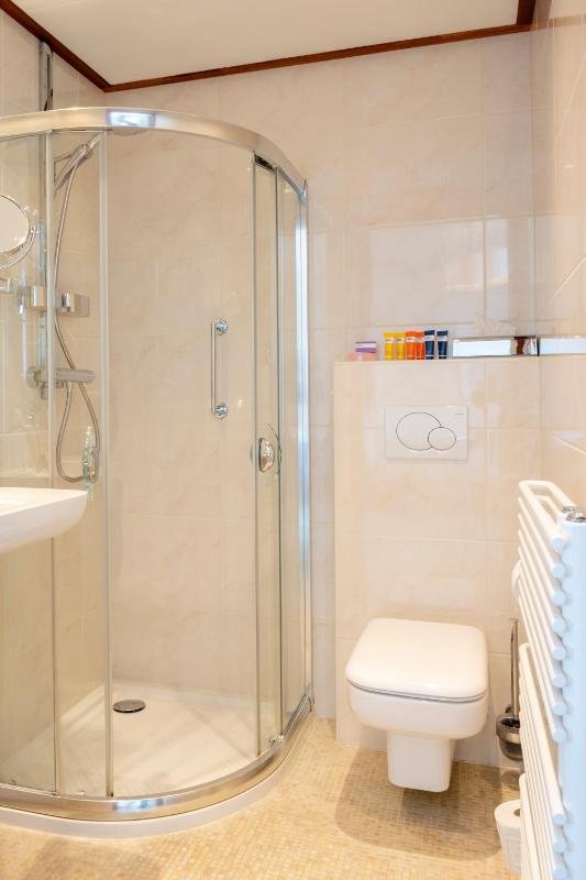 Deluxe Suite with Sea View image 2