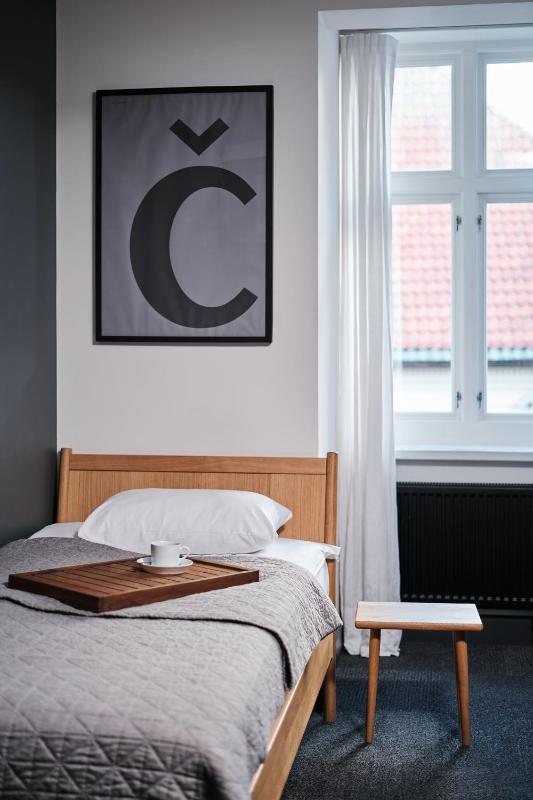 Single Room image 3