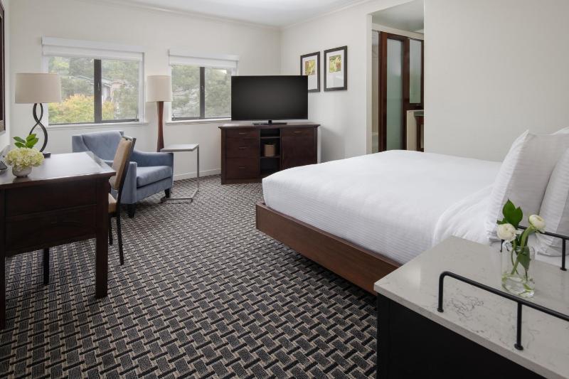  King Room  image 1