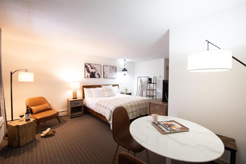 Standard King Room image 4