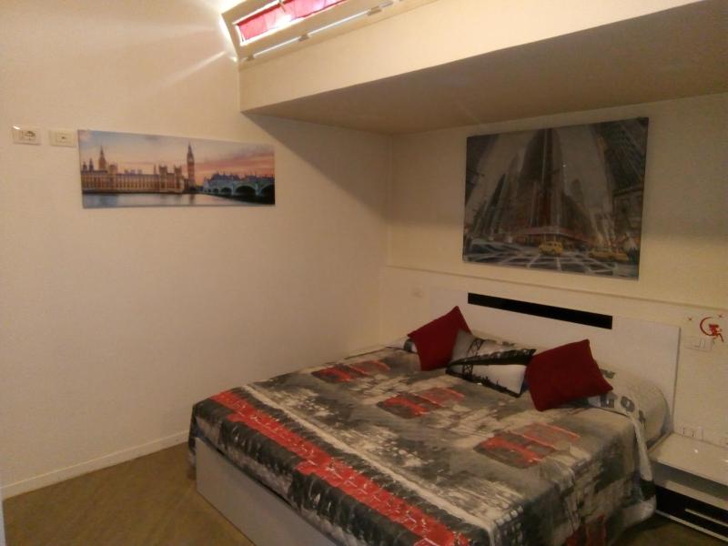 One-Bedroom Apartment image 4