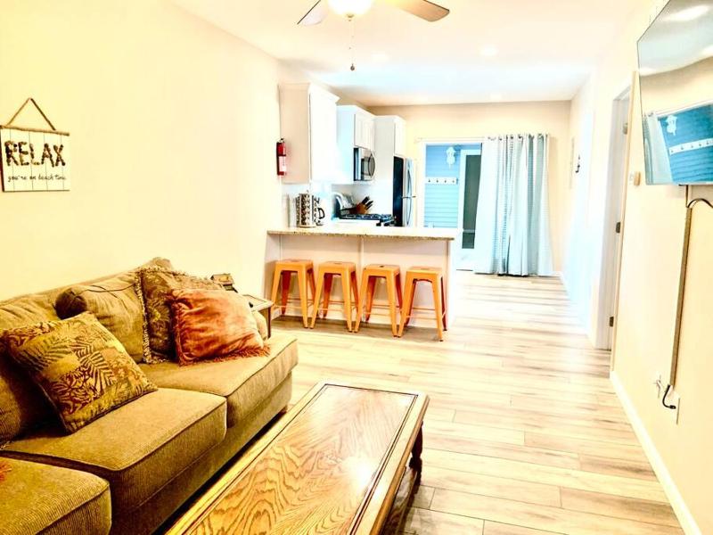 Eight-Bedroom House image 4