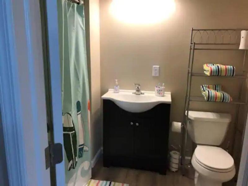 Eight-Bedroom House image 3
