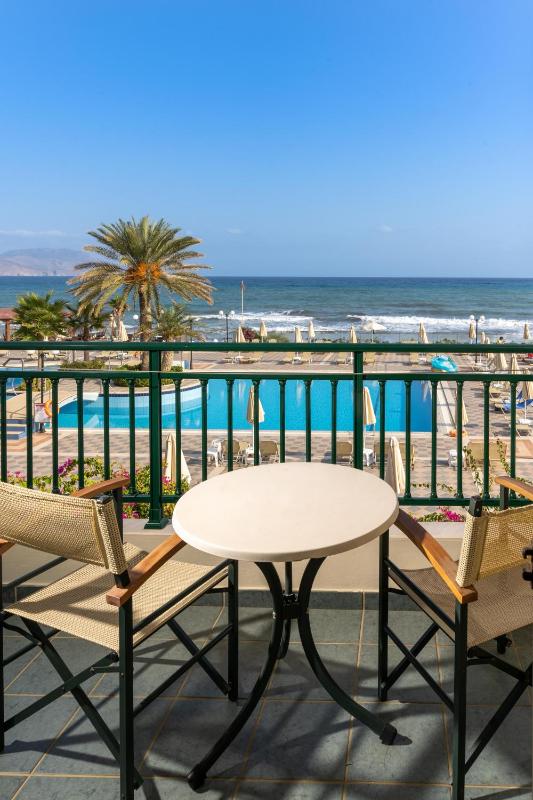 Superior Double or Twin Room with Front Sea View image 3