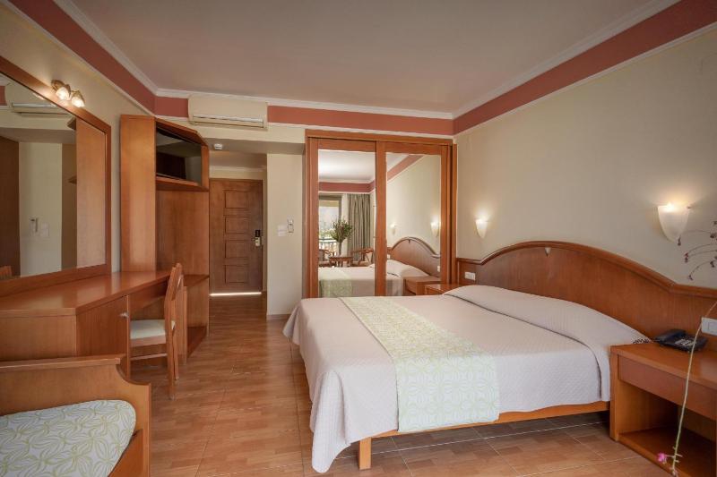 Standard Room with Sea View image 3