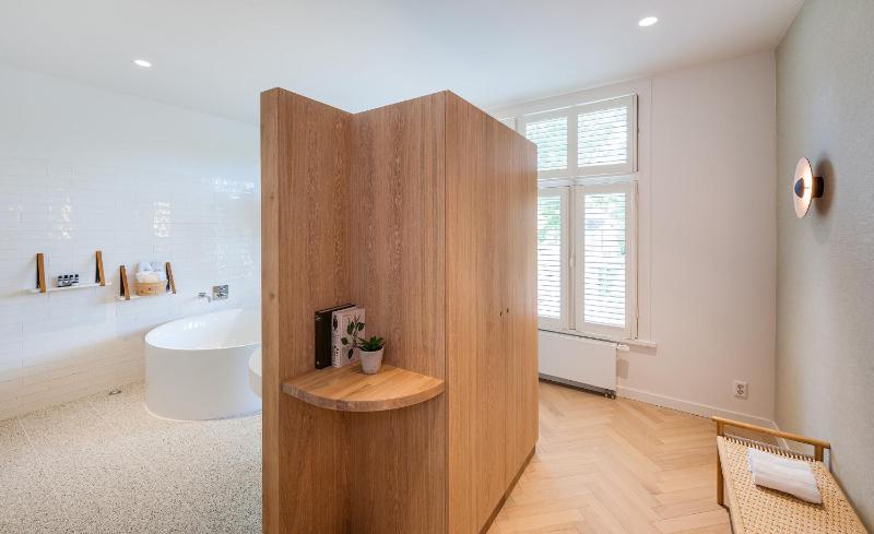 Superior King Suite image 2
