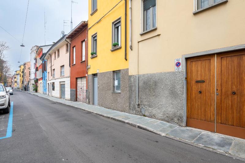 GuestHost - Parma Historic Center Apartment 7min from Duomo - image 6