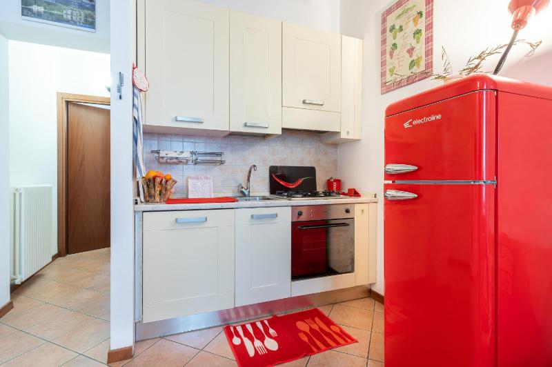 GuestHost - Parma Historic Center Apartment 7min from Duomo - image 9