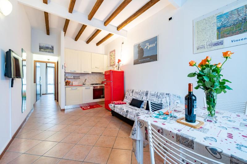 GuestHost - Parma Historic Center Apartment 7min from Duomo - image 14