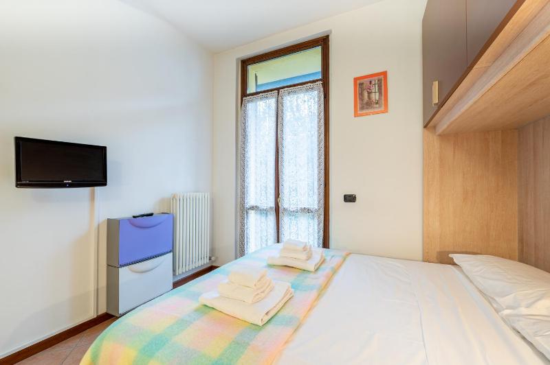 GuestHost - Parma Historic Center Apartment 7min from Duomo - image 11