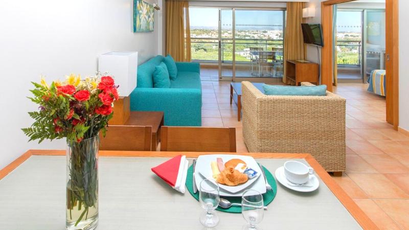 Standard One-Bedroom Apartment image 3