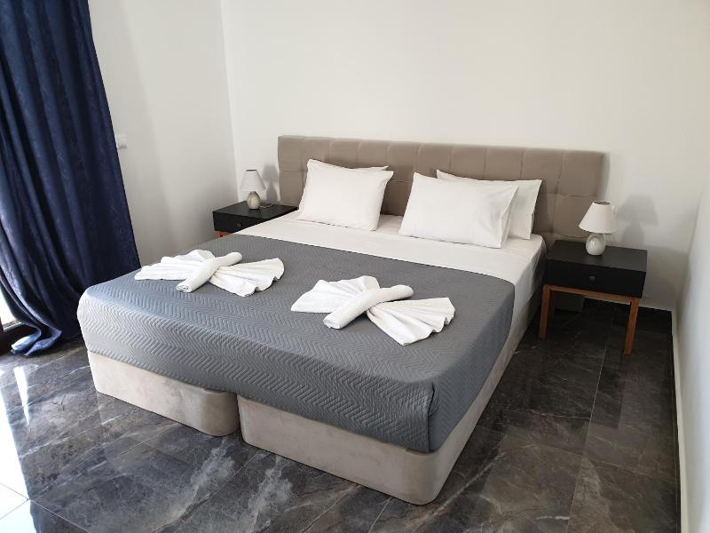 Suite with Garden View image 1