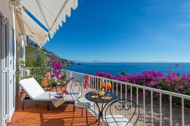 Double or Twin Room with Sea View image 3