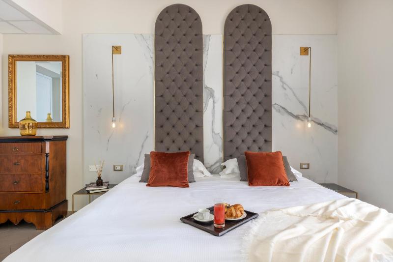 Junior Suite with Balcony image 4