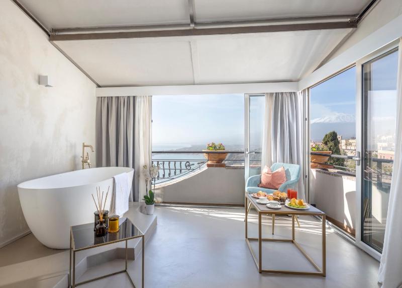 Junior Suite with Sea View image 1