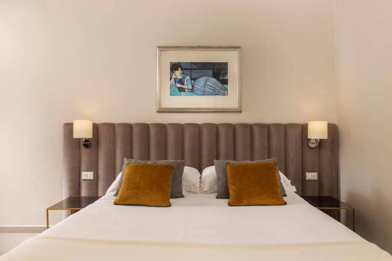 Standard Double or Twin Room with City View image 3