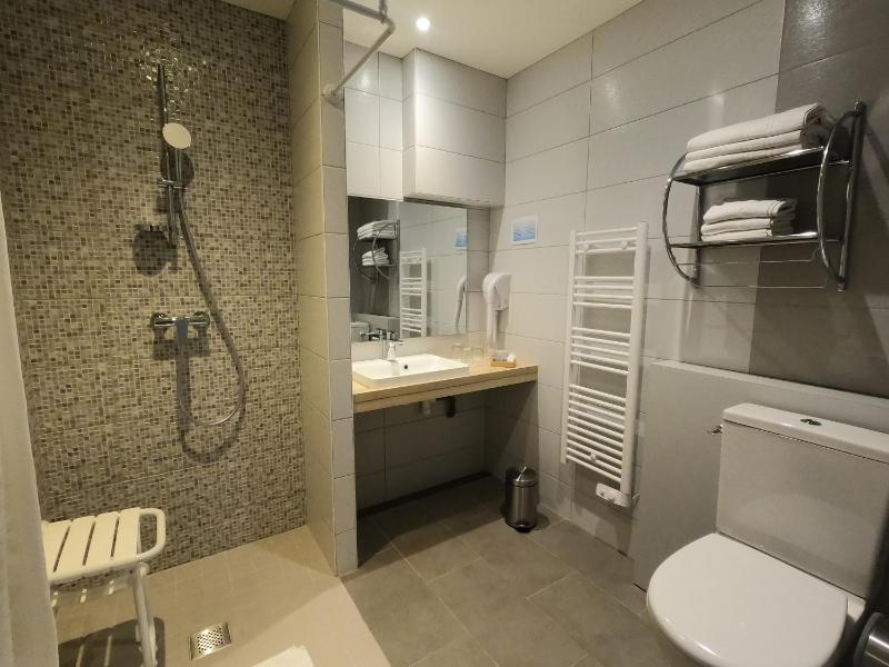 Triple Room - Disability Access image 3