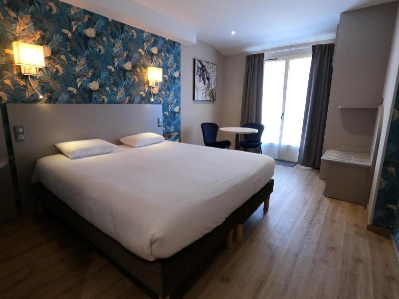 Double Room with Terrace image 2