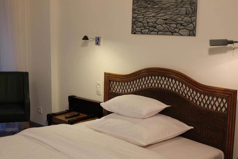 Single Standard Room image 3