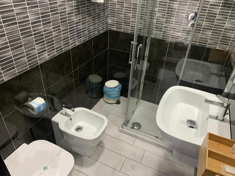 Standard Double Room image 4