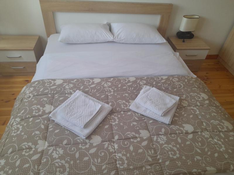 One-Bedroom Apartment image 3