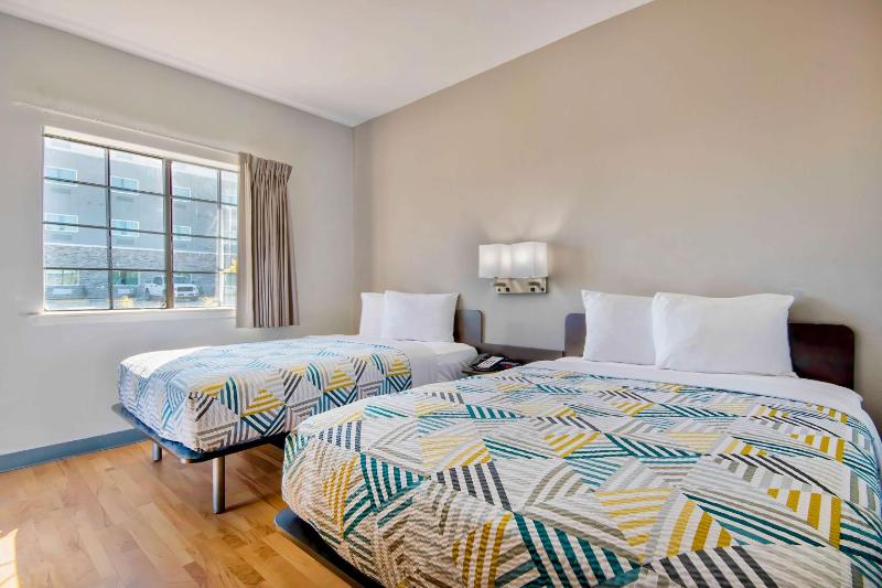 Quadruple Room - Non-Smoking image 4