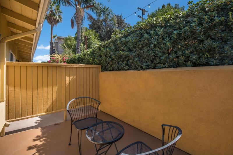 King Room with Patio - Non-Smoking image 1