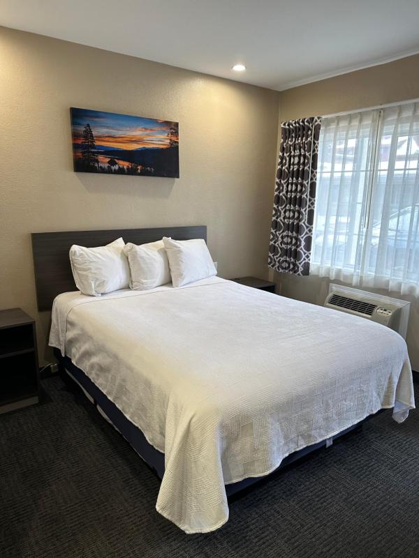 Superior Queen Room image 3