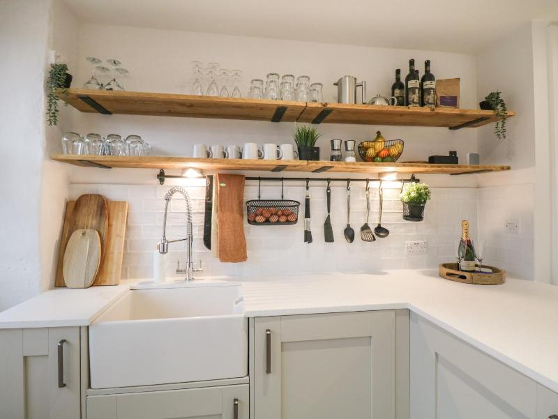 Dixon Court - image 45