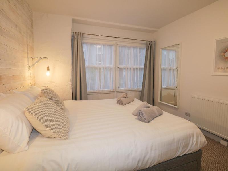 Dixon Court - image 43