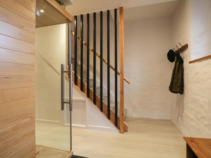 Dixon Court - image 31
