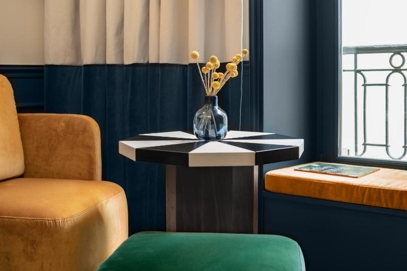 Deluxe Room image 2