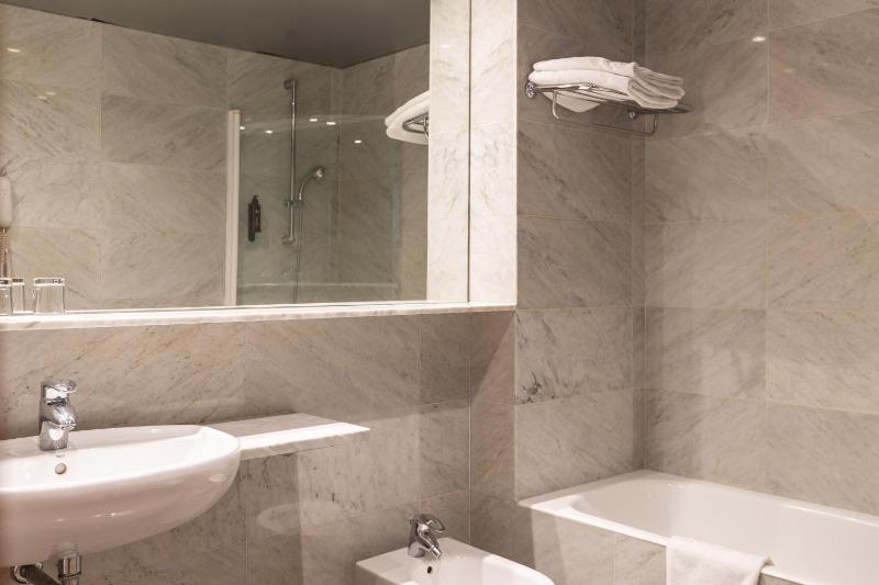 Double or Twin Room (1-2 Adults) image 4