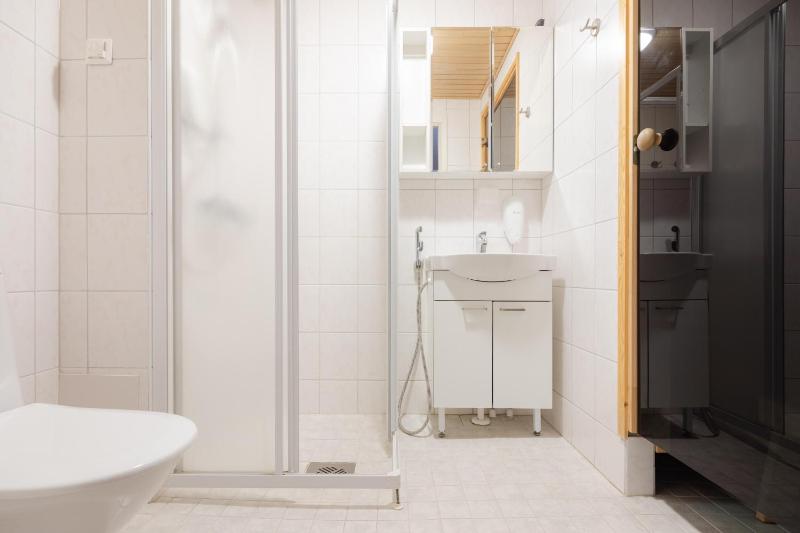 One-Bedroom Holiday Home with Sleeping Loft and Sauna image 4